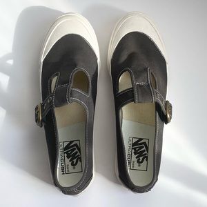 VANS Women Ultracush Size 9